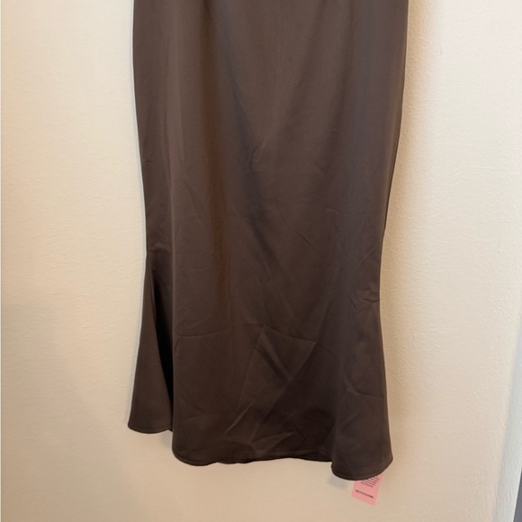 NWT PrettyLittleThings Chocolate Brown Boat Neck Satin Fishtail Midi Dress-US 6 - Picture 3 of 14